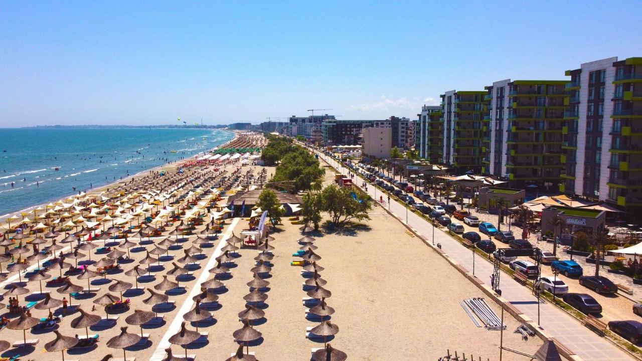 Glamour Sea View Family Apartments - Spa N Pools Resort Mamaia Exterior photo